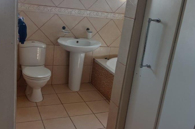 3 Bedroom Property for Sale in Vaaloewer Gauteng