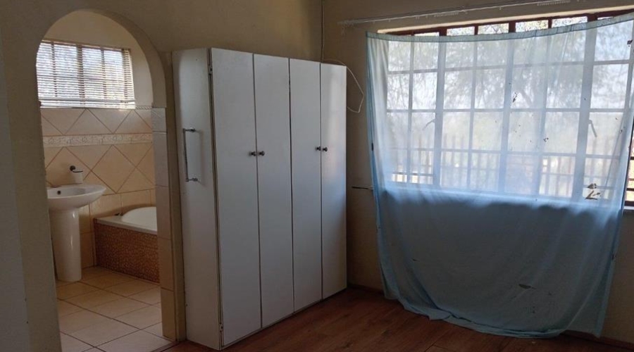 3 Bedroom Property for Sale in Vaaloewer Gauteng