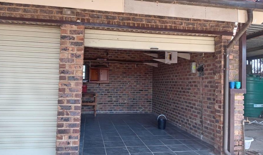 3 Bedroom Property for Sale in Vaaloewer Gauteng