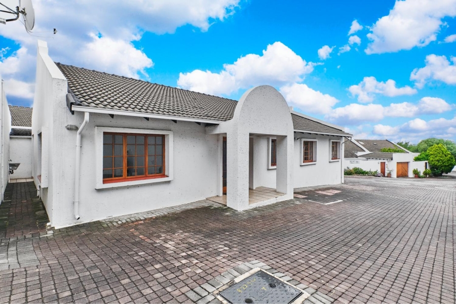 2 Bedroom Property for Sale in Bryanston Gauteng
