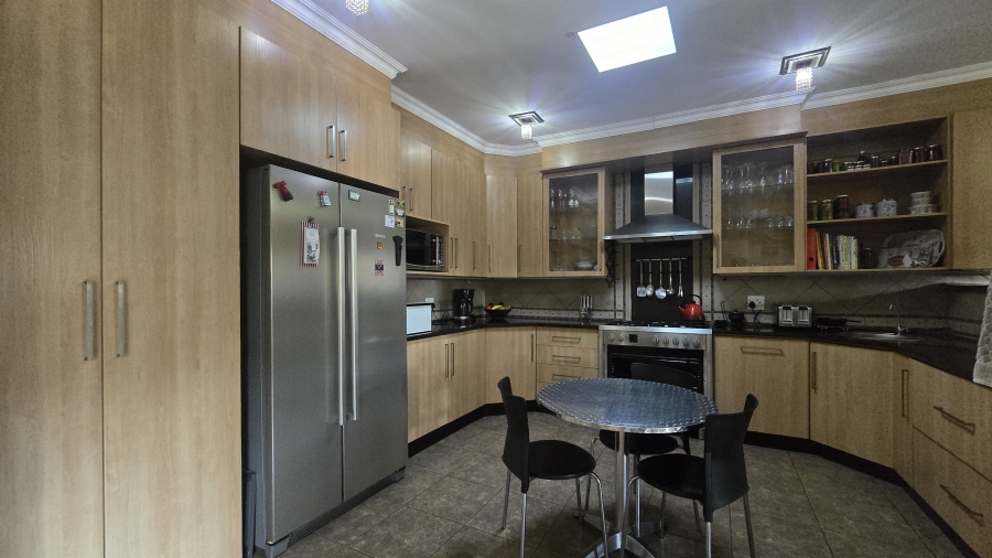 4 Bedroom Property for Sale in Garsfontein Gauteng
