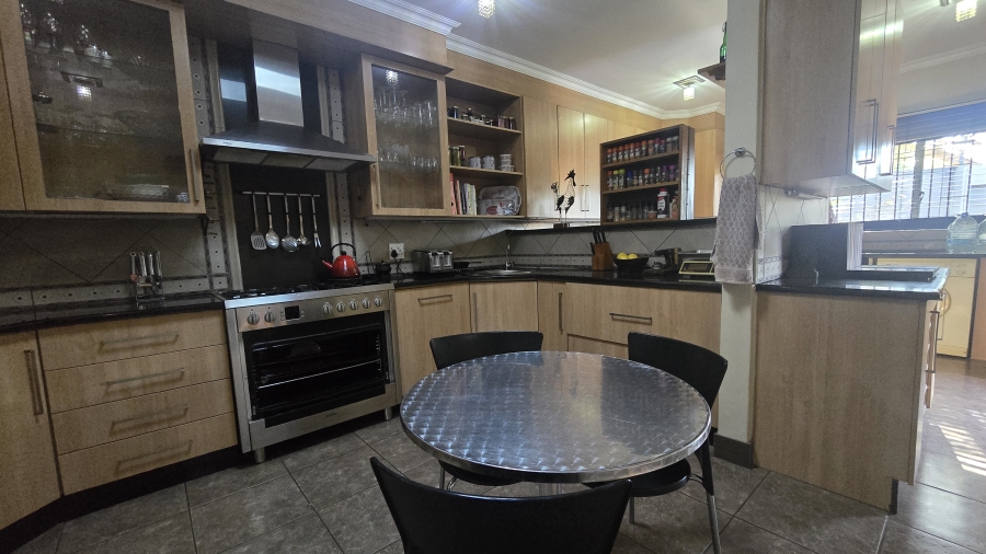 4 Bedroom Property for Sale in Garsfontein Gauteng