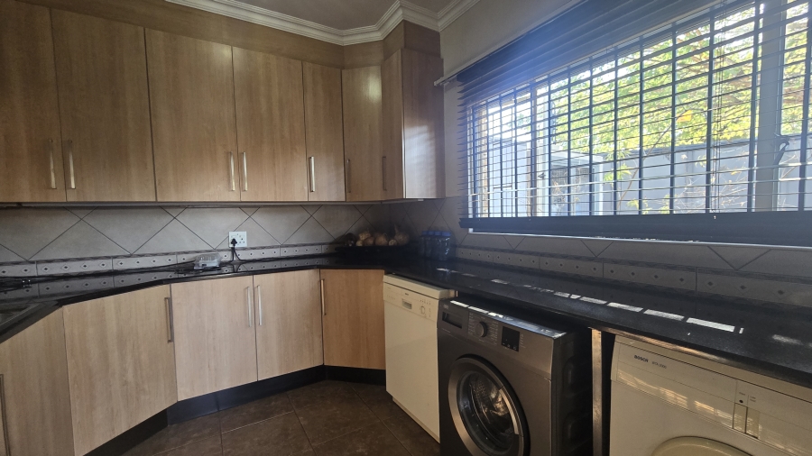 4 Bedroom Property for Sale in Garsfontein Gauteng