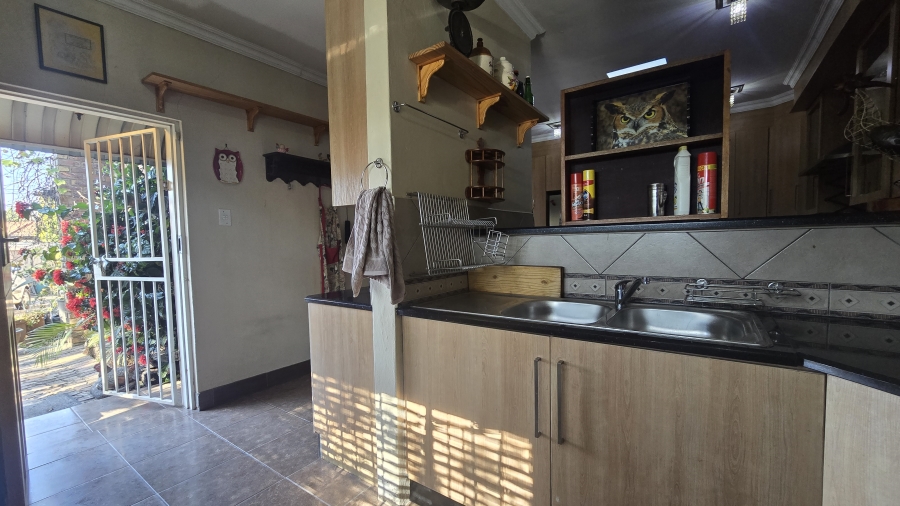 4 Bedroom Property for Sale in Garsfontein Gauteng