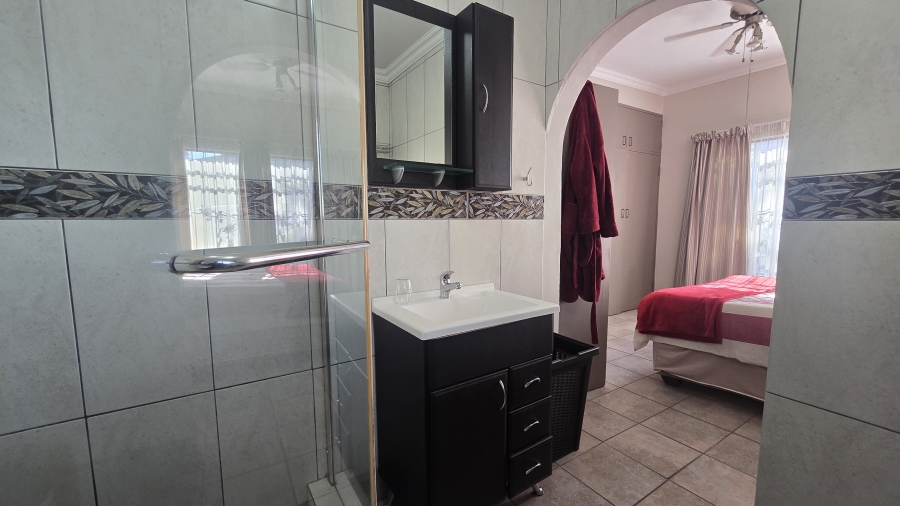 4 Bedroom Property for Sale in Garsfontein Gauteng