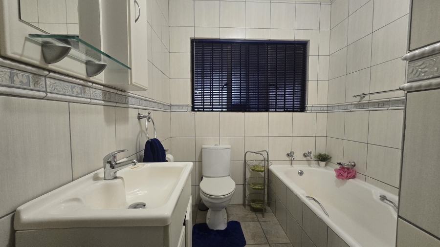4 Bedroom Property for Sale in Garsfontein Gauteng