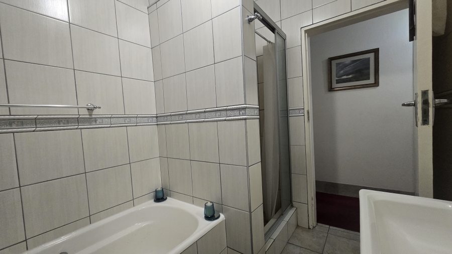 4 Bedroom Property for Sale in Garsfontein Gauteng