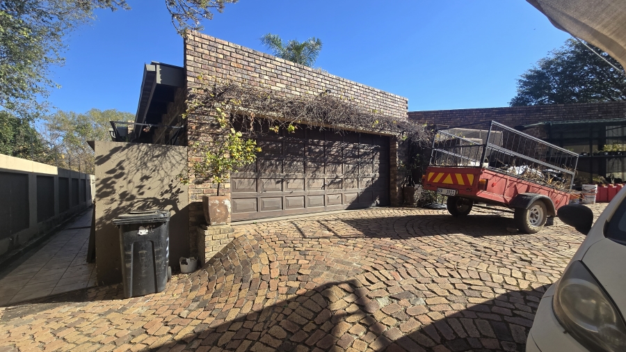 4 Bedroom Property for Sale in Garsfontein Gauteng