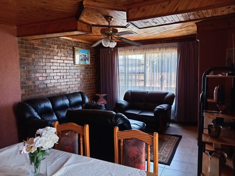 2 Bedroom Property for Sale in Meadowlands Gauteng