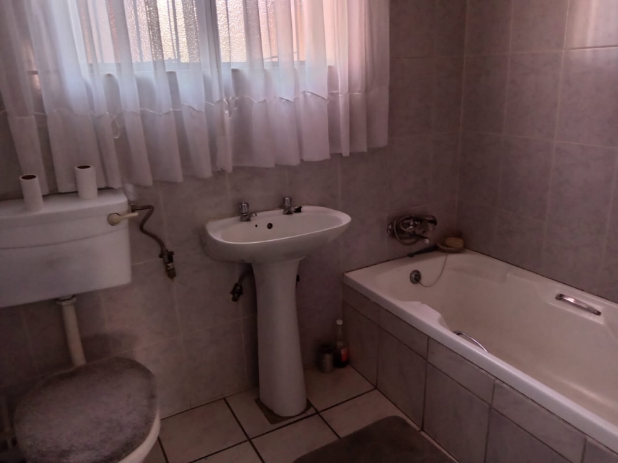 2 Bedroom Property for Sale in Meadowlands Gauteng