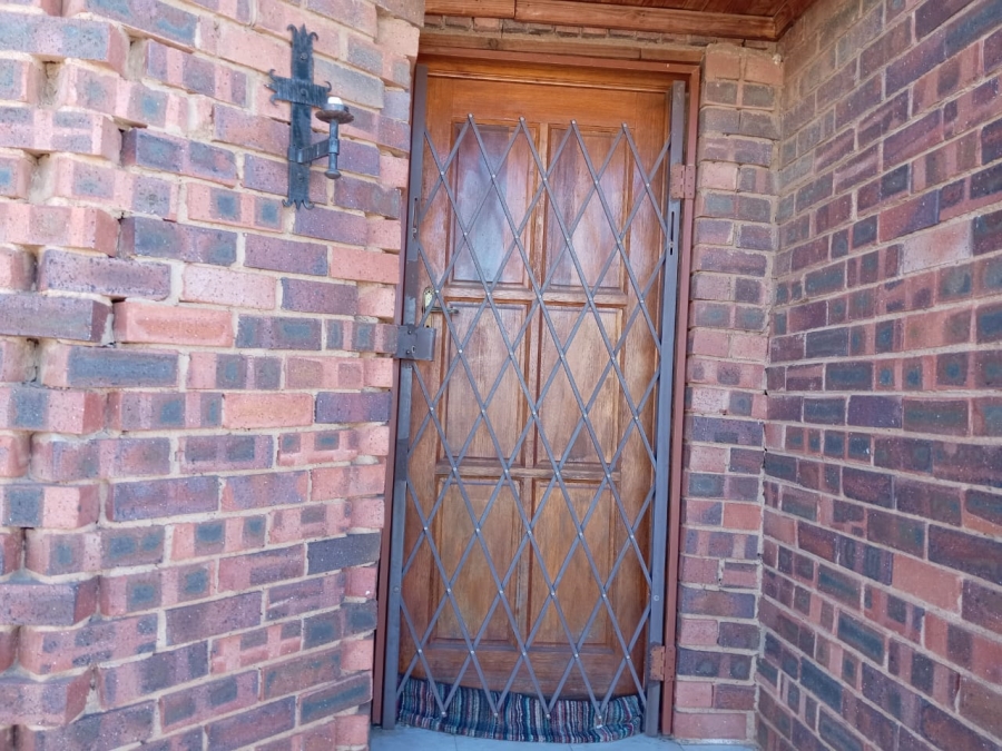 2 Bedroom Property for Sale in Meadowlands Gauteng