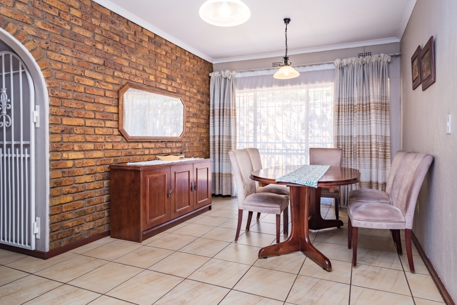 4 Bedroom Property for Sale in Glenvista Gauteng