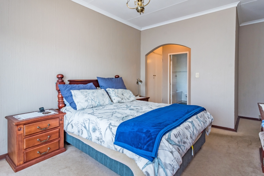 4 Bedroom Property for Sale in Glenvista Gauteng