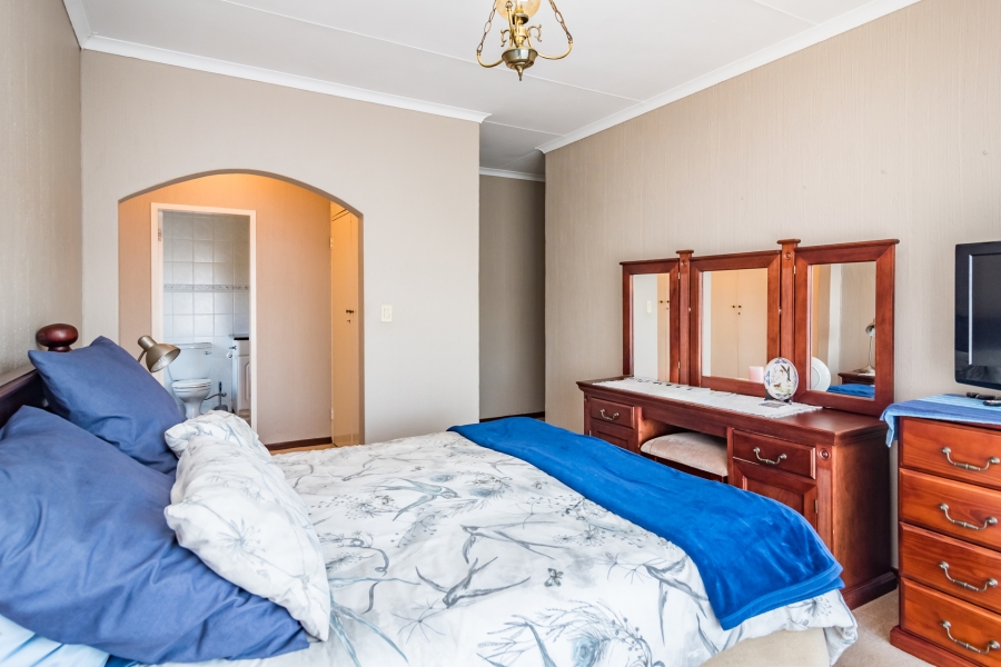 4 Bedroom Property for Sale in Glenvista Gauteng