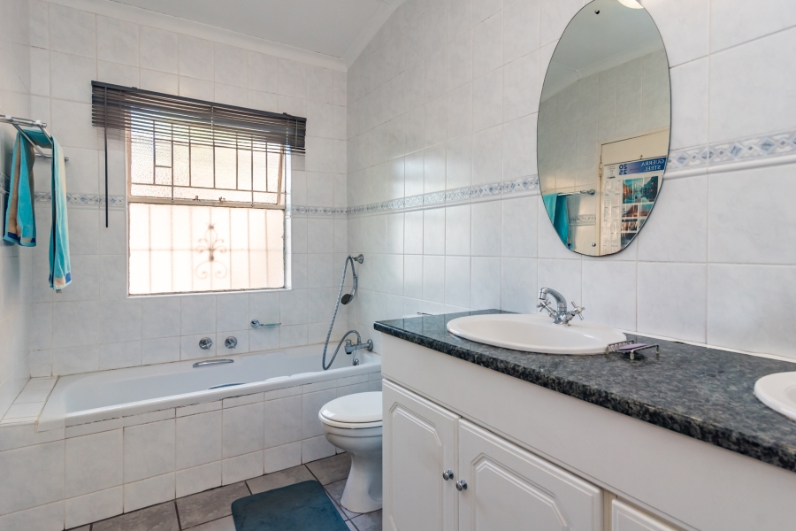 4 Bedroom Property for Sale in Glenvista Gauteng