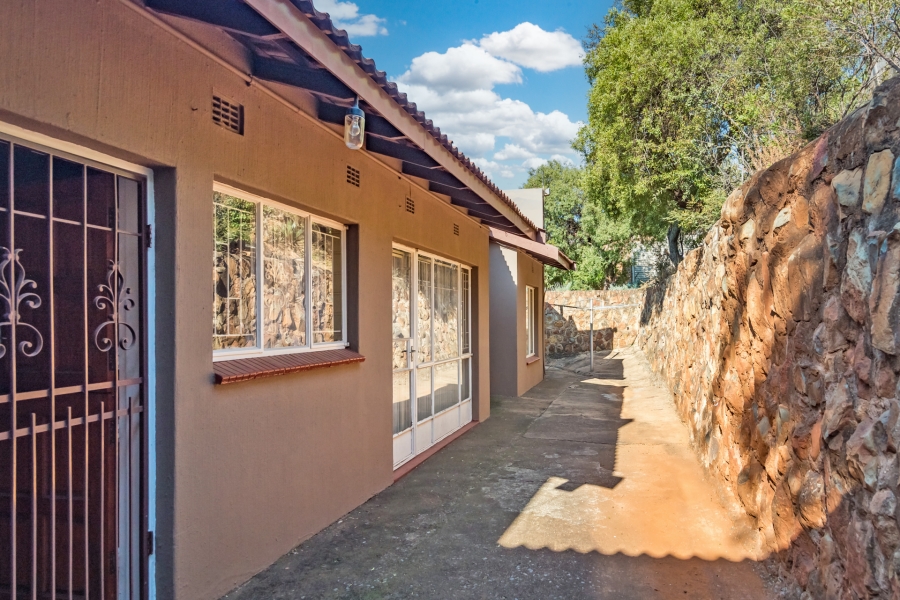 4 Bedroom Property for Sale in Glenvista Gauteng