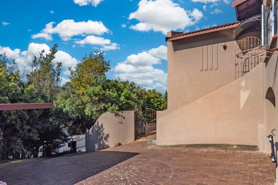 4 Bedroom Property for Sale in Glenvista Gauteng