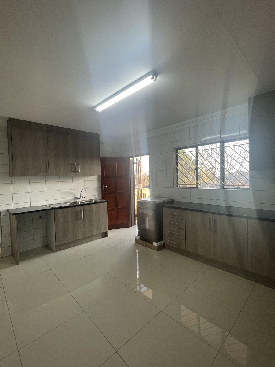 To Let 2 Bedroom Property for Rent in Erasmia Gauteng