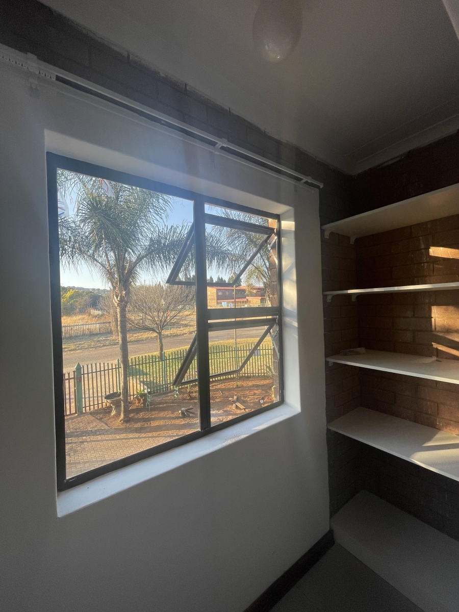 To Let 2 Bedroom Property for Rent in Erasmia Gauteng