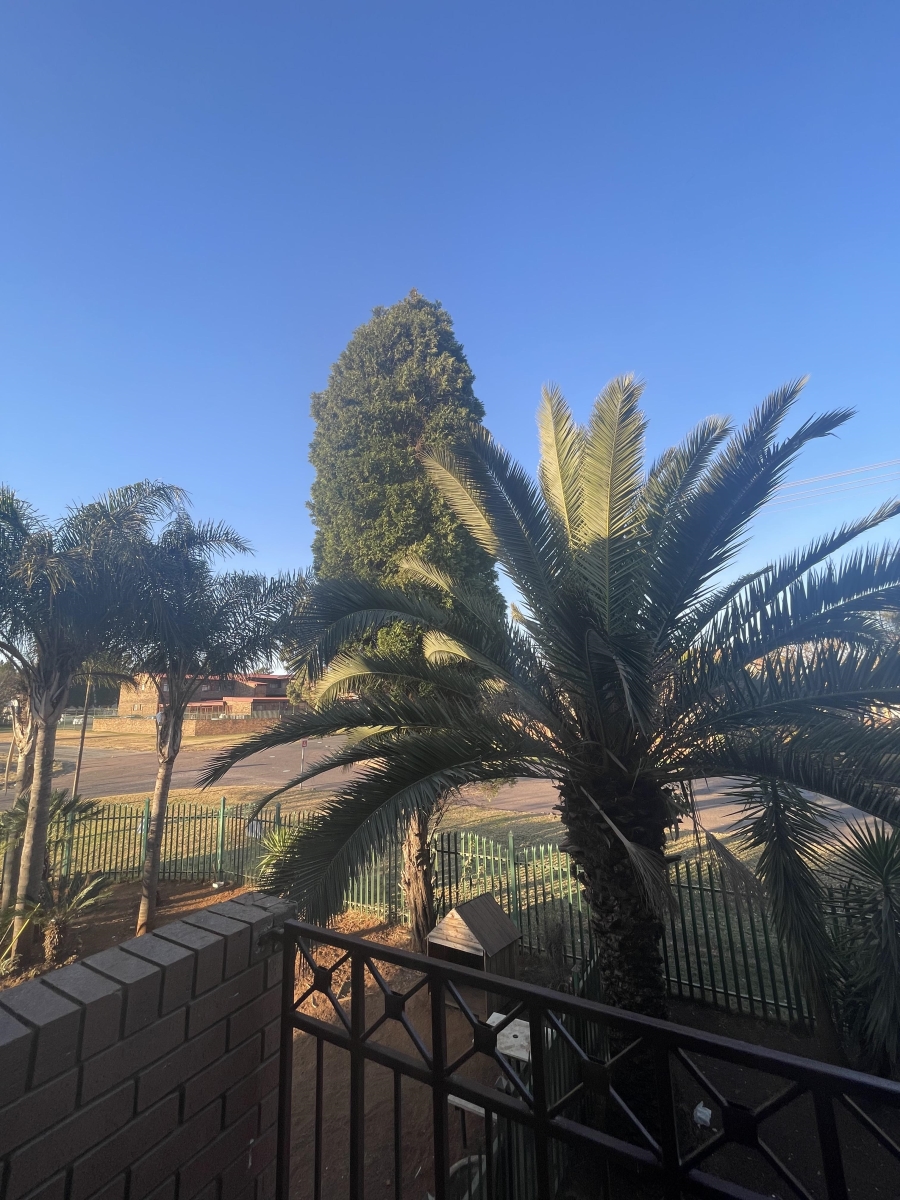 To Let 2 Bedroom Property for Rent in Erasmia Gauteng