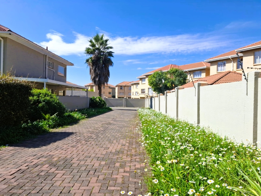 3 Bedroom Property for Sale in Three Rivers Proper Gauteng