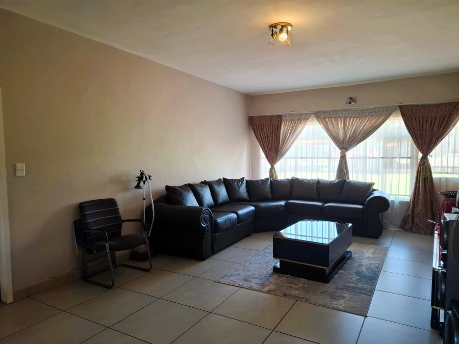 3 Bedroom Property for Sale in Three Rivers Proper Gauteng
