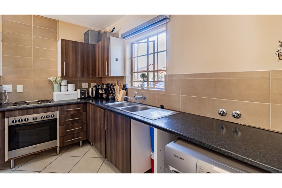 2 Bedroom Property for Sale in Monavoni Gauteng