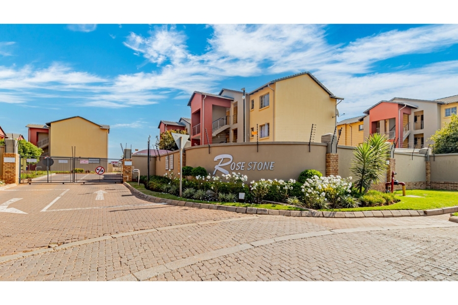 2 Bedroom Property for Sale in Monavoni Gauteng