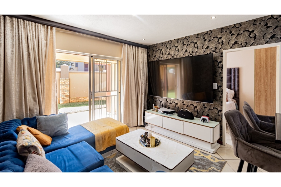 2 Bedroom Property for Sale in Monavoni Gauteng