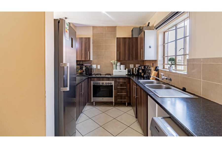 2 Bedroom Property for Sale in Monavoni Gauteng