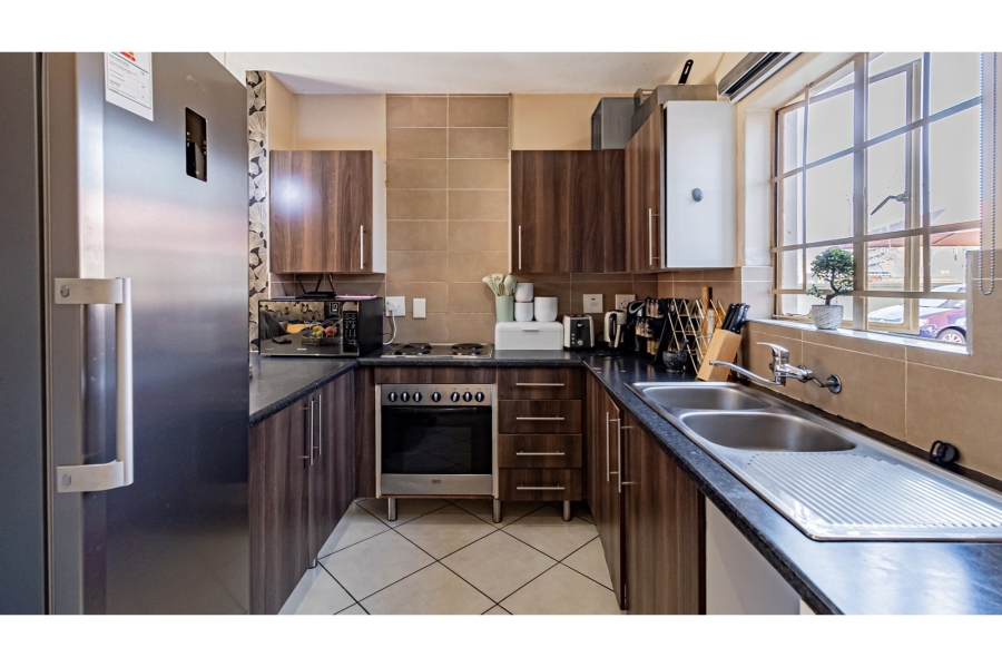 2 Bedroom Property for Sale in Monavoni Gauteng