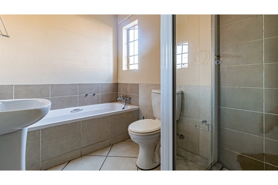2 Bedroom Property for Sale in Monavoni Gauteng