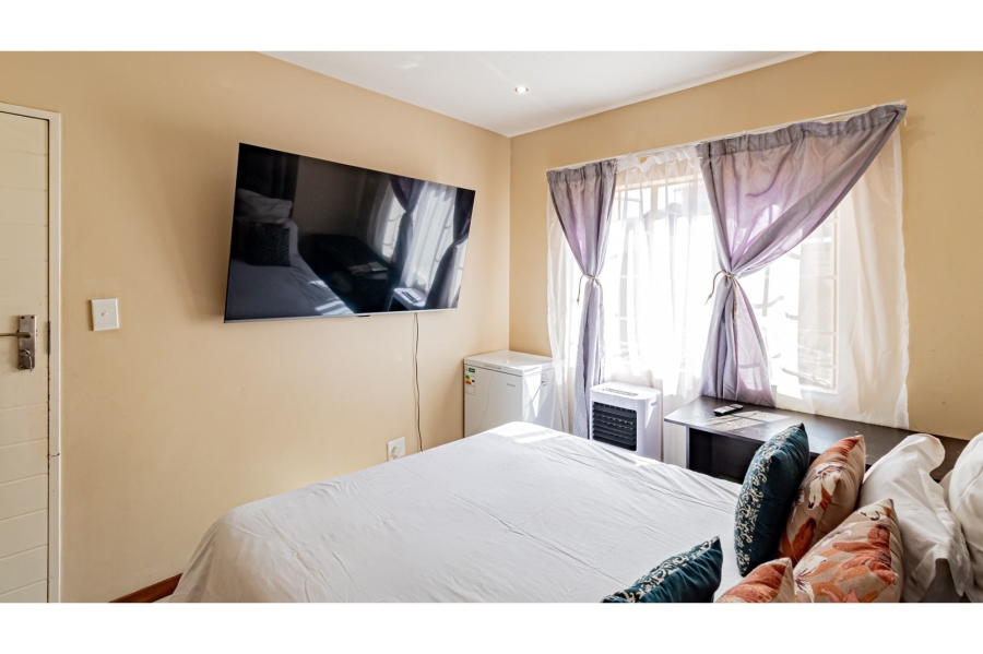 2 Bedroom Property for Sale in Monavoni Gauteng