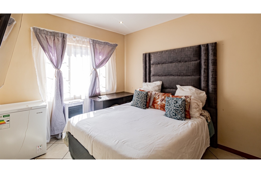 2 Bedroom Property for Sale in Monavoni Gauteng