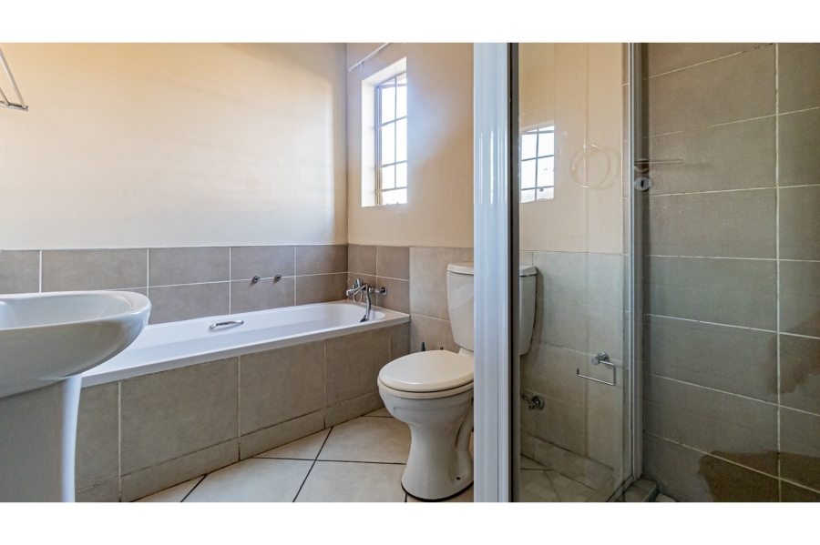 2 Bedroom Property for Sale in Monavoni Gauteng