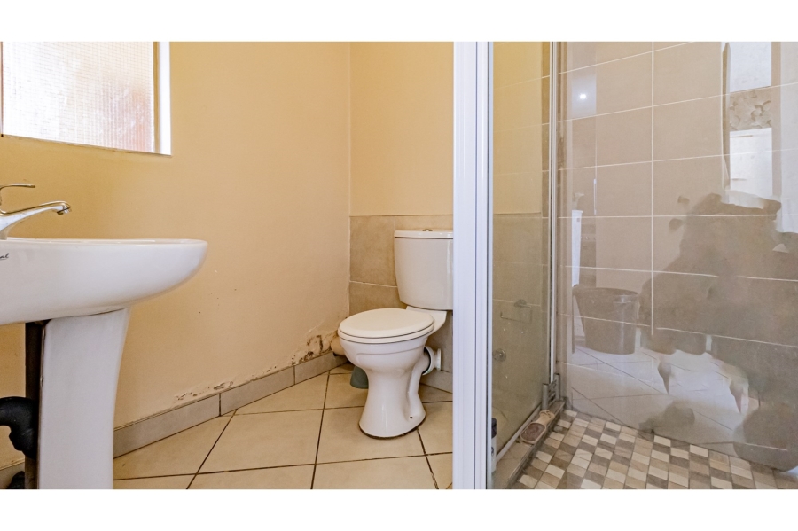 2 Bedroom Property for Sale in Monavoni Gauteng