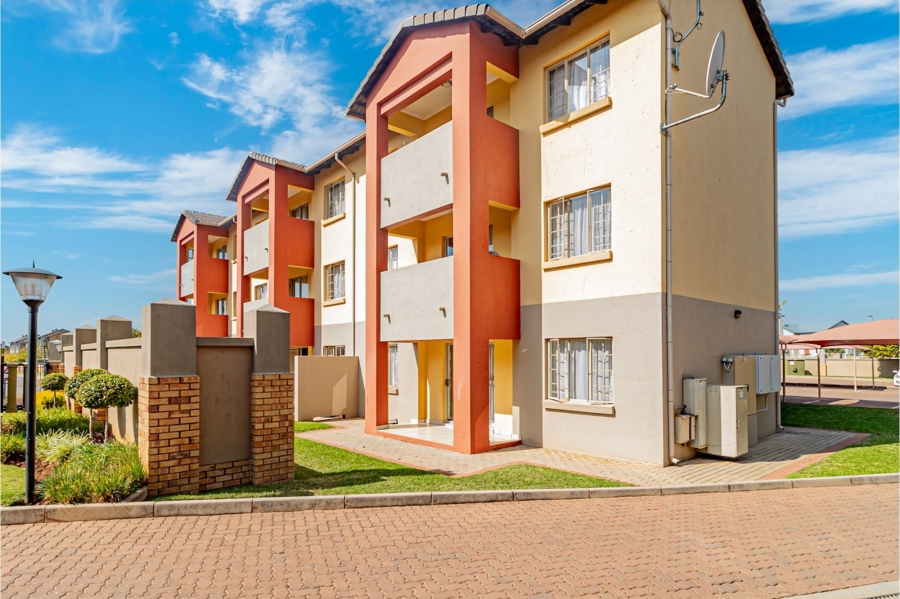 2 Bedroom Property for Sale in Monavoni Gauteng