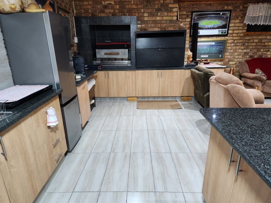 4 Bedroom Property for Sale in Birchleigh Gauteng