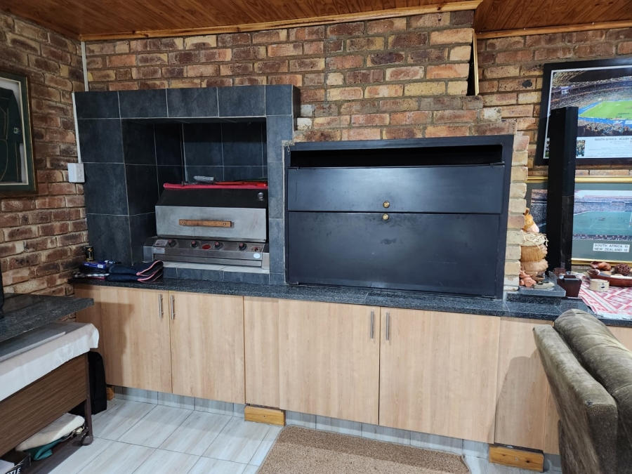 4 Bedroom Property for Sale in Birchleigh Gauteng