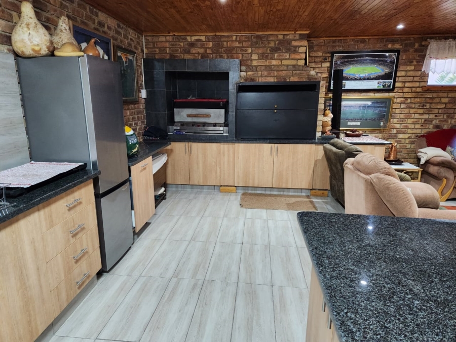 4 Bedroom Property for Sale in Birchleigh Gauteng