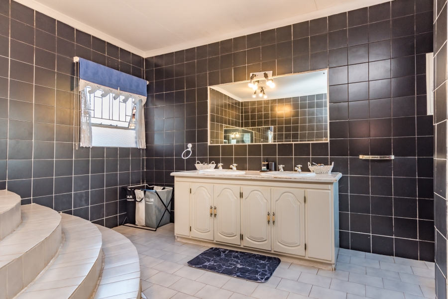 4 Bedroom Property for Sale in Noordheuwel Gauteng