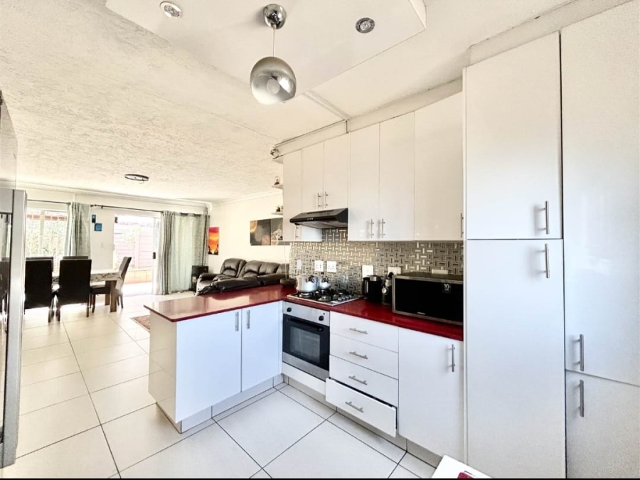 3 Bedroom Property for Sale in Halfway Gardens Gauteng