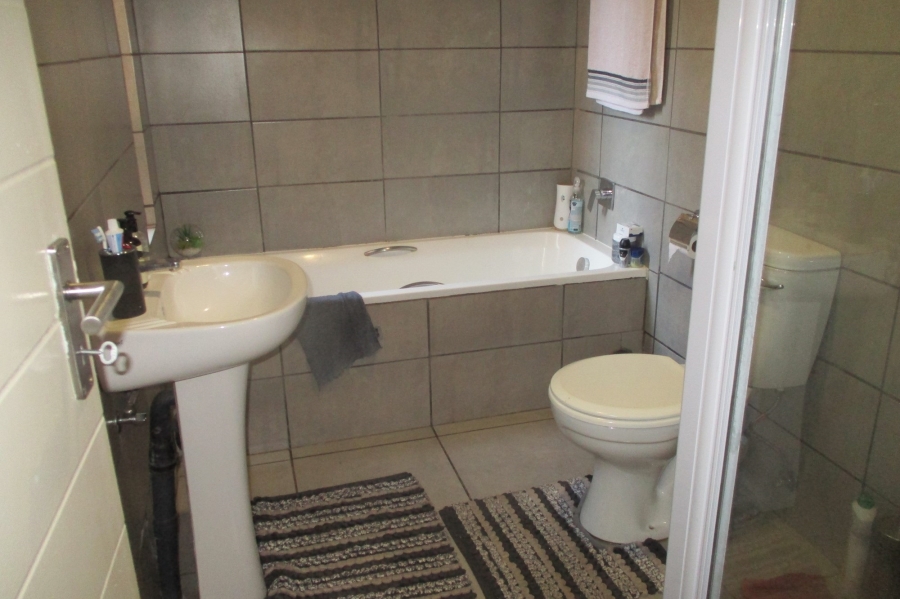 2 Bedroom Property for Sale in Pomona Gauteng