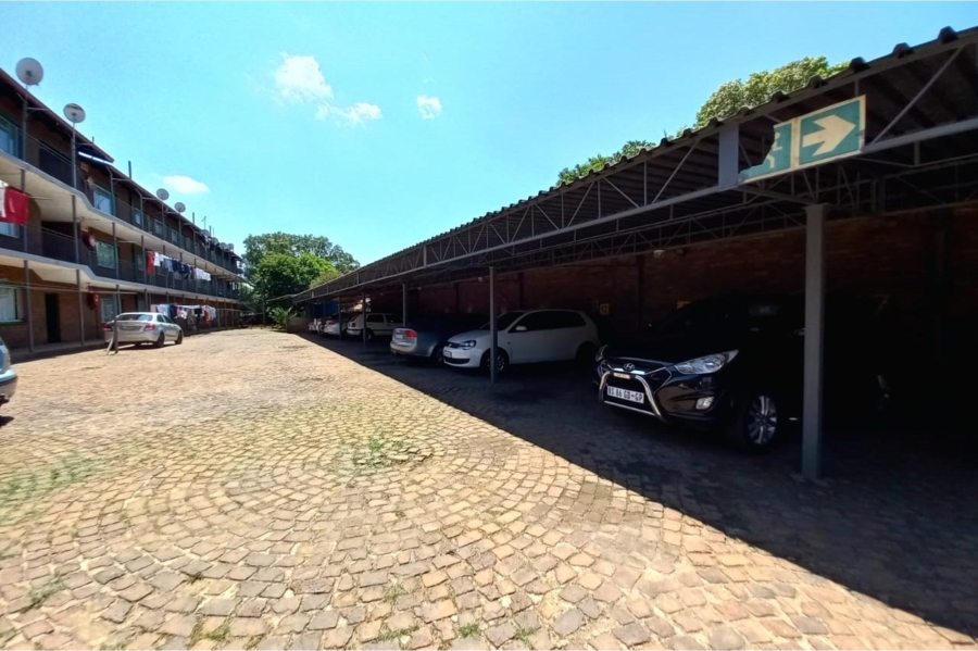 2 Bedroom Property for Sale in Klippoortjie Gauteng