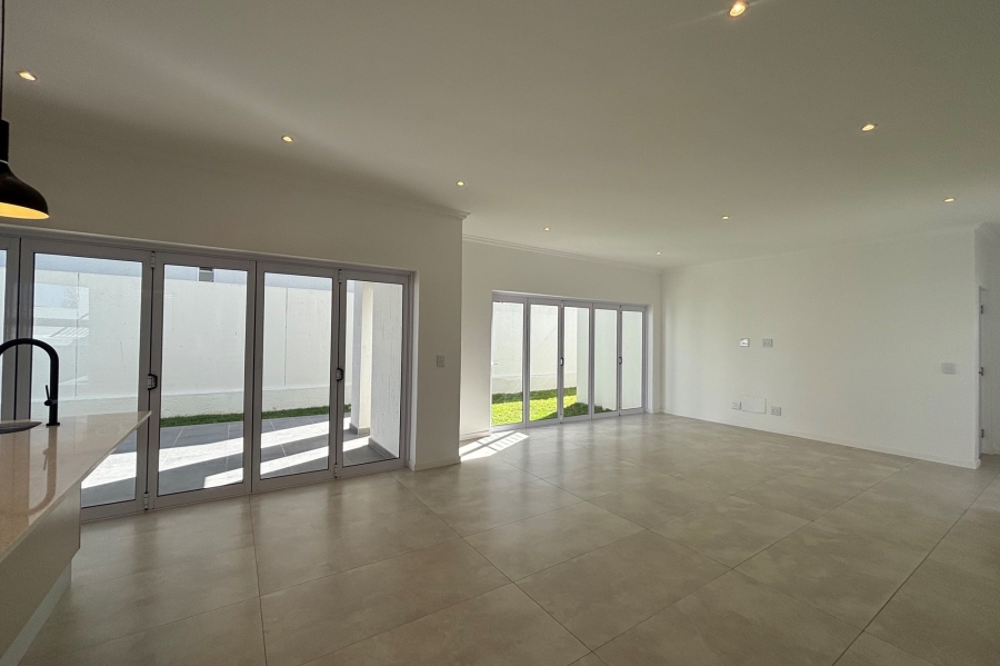 To Let 3 Bedroom Property for Rent in Bryanston Gauteng