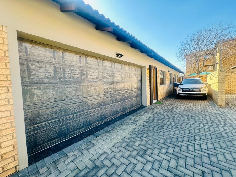 3 Bedroom Property for Sale in New Redruth Gauteng