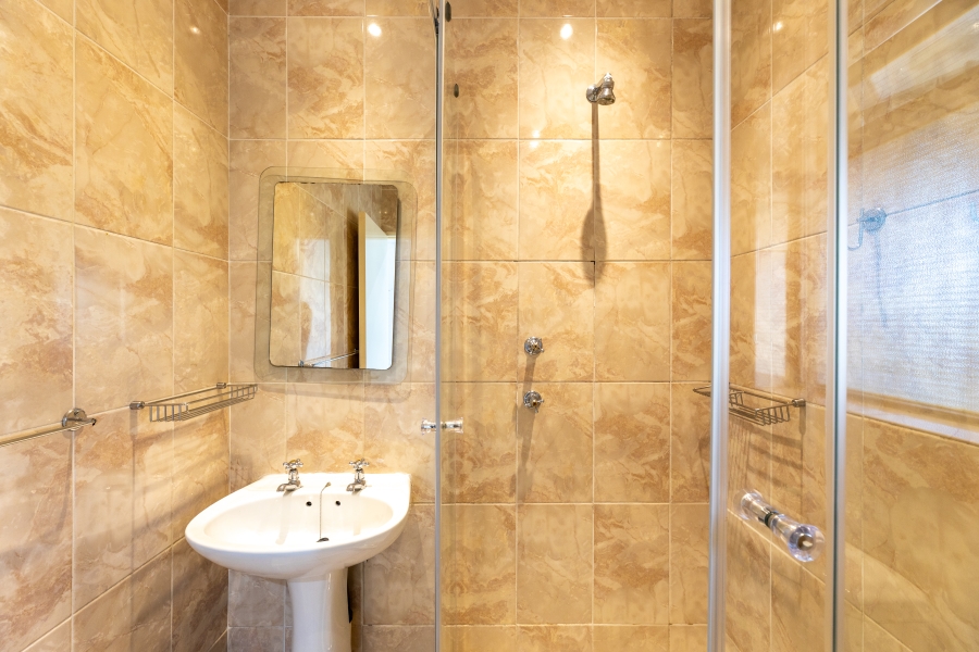 1 Bedroom Property for Sale in Lonehill Gauteng