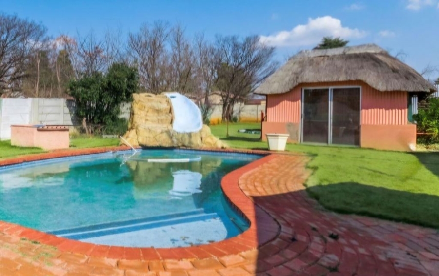 5 Bedroom Property for Sale in Westonaria Gauteng
