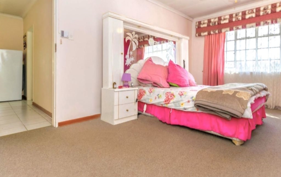 5 Bedroom Property for Sale in Westonaria Gauteng