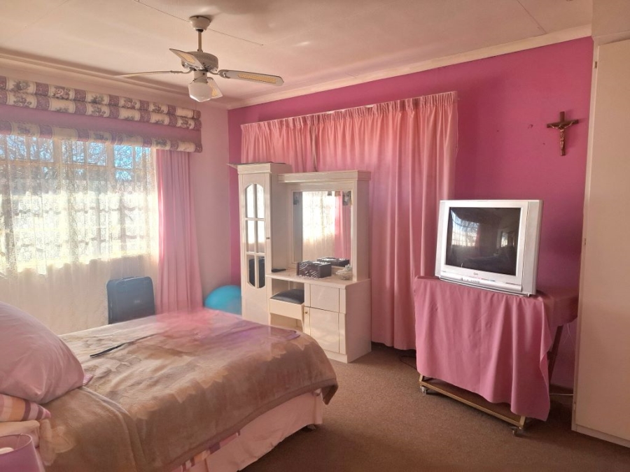 5 Bedroom Property for Sale in Westonaria Gauteng
